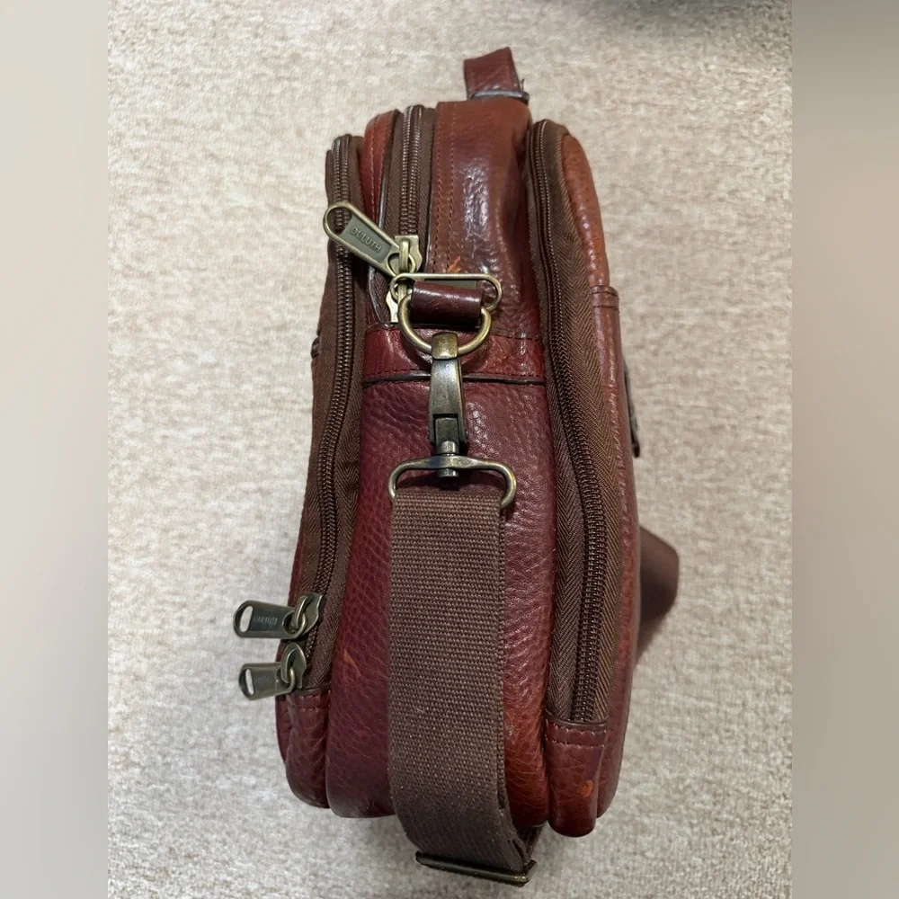 Duluth Trading Co Lifetime Leather travel bag, vintage EUC, collectible